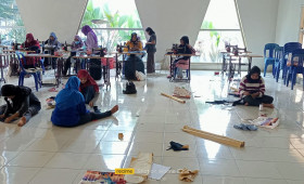 PELATIHAN MENJAHIT